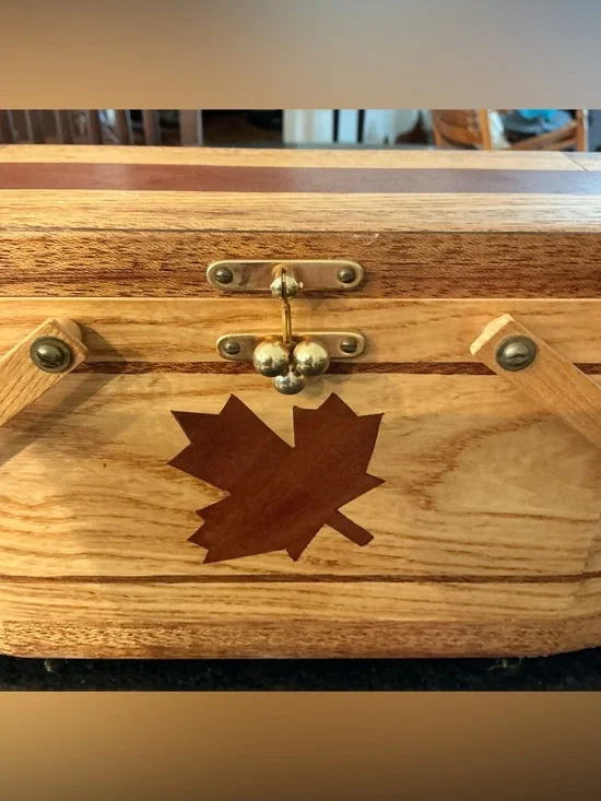 Wooden Box Purse with Maple Leaf Inlay - Picture 11 of 11